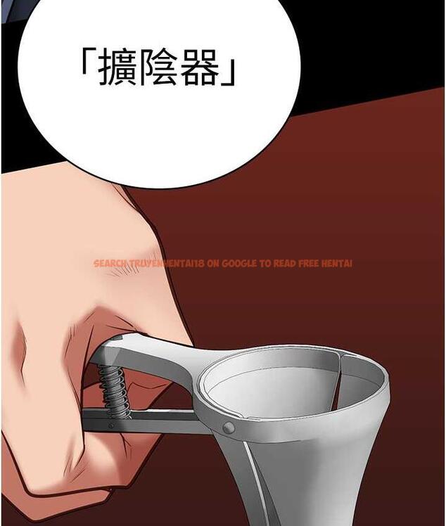 查看漫画監獄女囚 - 第59話-你…你拿擴陰器做什麼?! - tymanga.com中的1785598图片